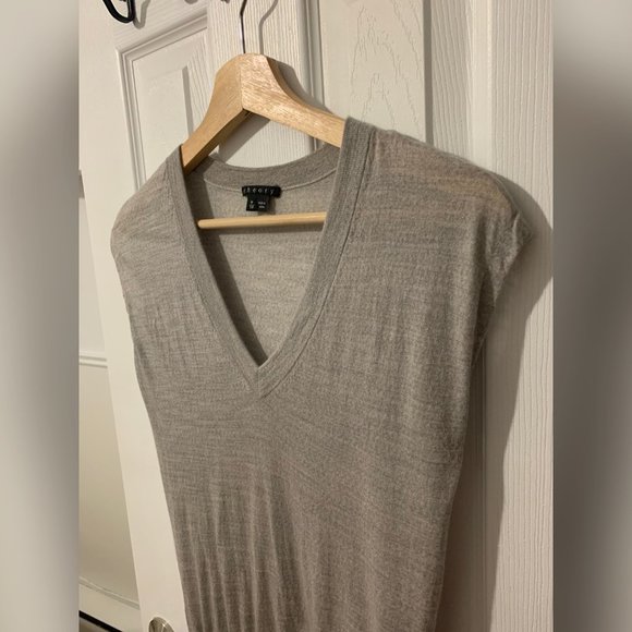 Theory Light Grey Sleeveless Top - Picture 2 of 6